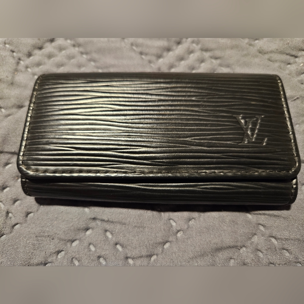 LOUIS VUITTON - PRISTINE LV EPI KEY CASE - Picture 7 of 16